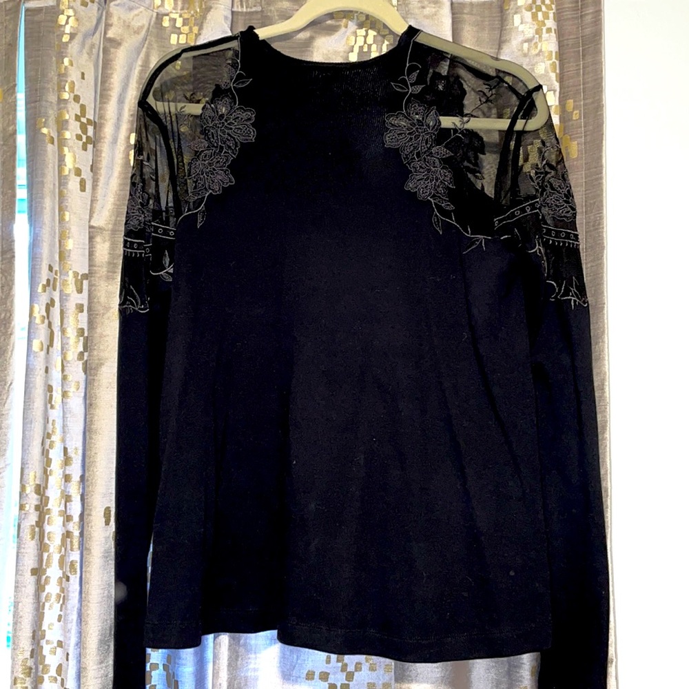 FREE PEOPLE: black lace detail sleeve top